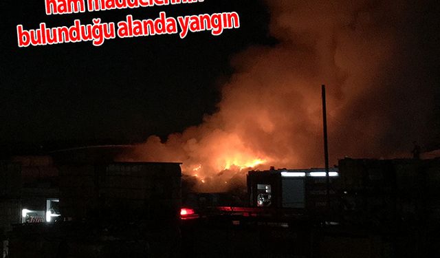  Manisa'da fabrikanın ham maddelerinin bulunduğu alanda yangın