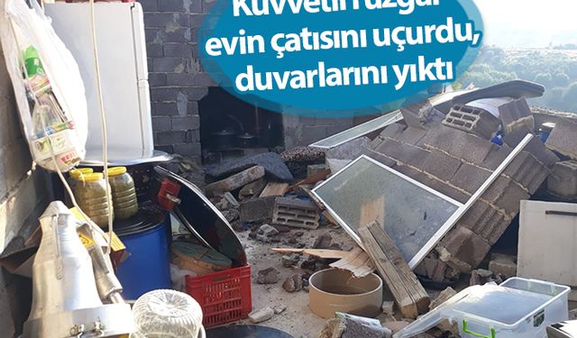 Kuvvetli rüzgar Kula’da bir evin çatısını uçurdu, duvarlarını yıktı