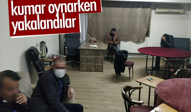 Ofiste kumar oynarken yakalandılar