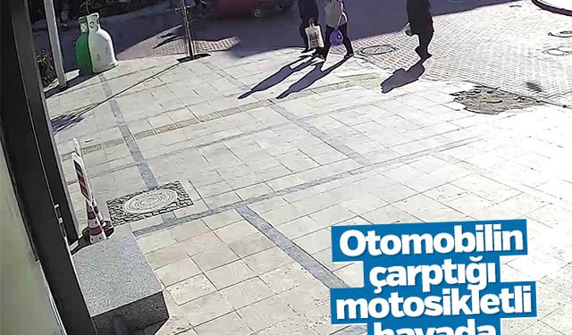 Otomobilin çarptığı motosikletli havada takla attı