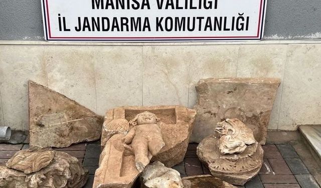 Manisa’da Roma dönemine ait Eros Bebek heykeli ele geçirildi.