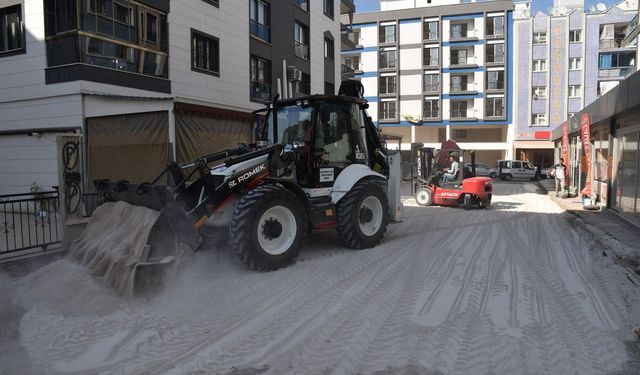 Horozköy ve Ziraat Caddesi'nde asfalt yama çalışması