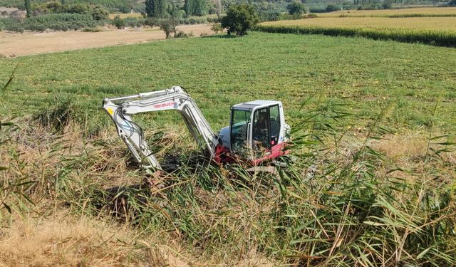 Kırkağaç Karakurt mahallesinde dere temizliği yapıldı