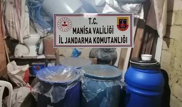 Manisa'da litrelerce kaçak rakı ve şarap ele geçirildi