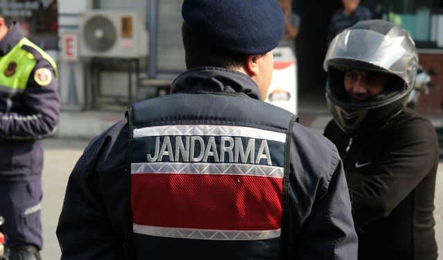 Manisa'da çalıntı ve arama kayıtlı motosikletler jandarmaya yakalandı