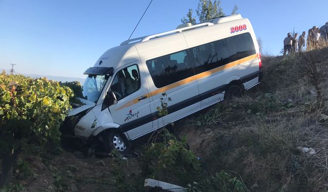 Öğrenci servisi üzüm bağına uçtu: 5'i öğrenci 6 yaralı