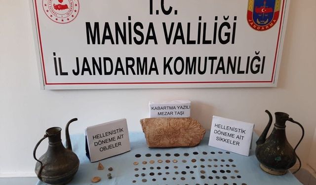 Manisa'da bir evde tarihi eserler ele geçirildi