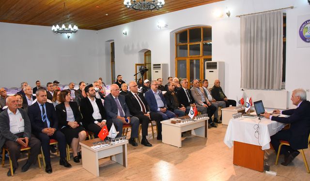 Salihli’de “Atatürk ve Salihli” konferansı düzenledi