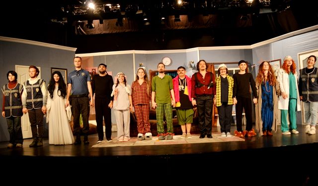 Manisa Büyükşehir Belediyesi Şehir Tiyatrosu Perdelerini Açtı