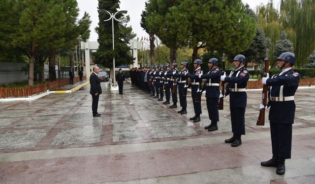 Vali Karadeniz emniyet ve jandarma çalışmaları hakkında bilgilendirildi