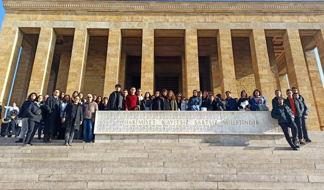 Salihlili gençler Ankara’da Anıtkabir ve tarihi yerleri gezdi