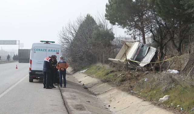 Kazaya müdahale edenlere kamyonet çarptı: 1 ölü, 1'i polis 3 yaralı