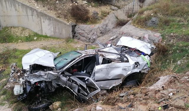 Soma’da kontrolden çıkan otomobil şarampole uçtu: 2 ağır yaralı