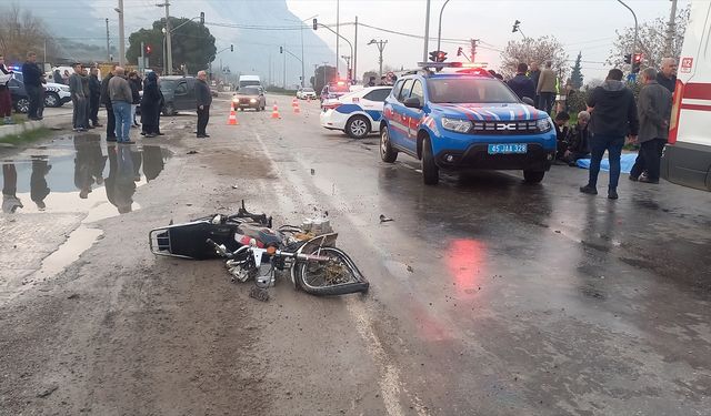 Manisa'da hafif ticari aracın çarptığı 16 yaşındaki motosiklet sürücüsü öldü