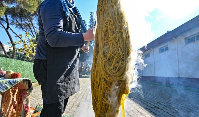 Ege'nin köklü el dokumaları İzmir'de kurulan merkezde yaşatılıyor