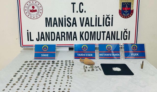 Manisa'da bir evde 180 parça tarihi eser ele geçirildi