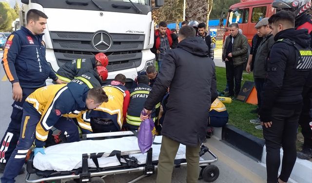 Manisa'da tırla çarpışan motosikletin sürücüsü öldü