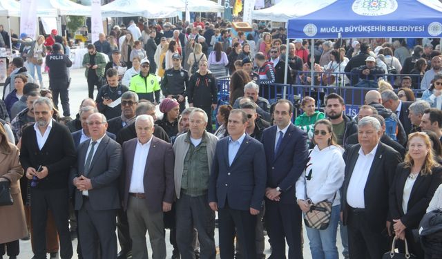 Muğla Valisi Akbıyık, Datça Badem Çiçeği Festivali'ni ziyaret etti