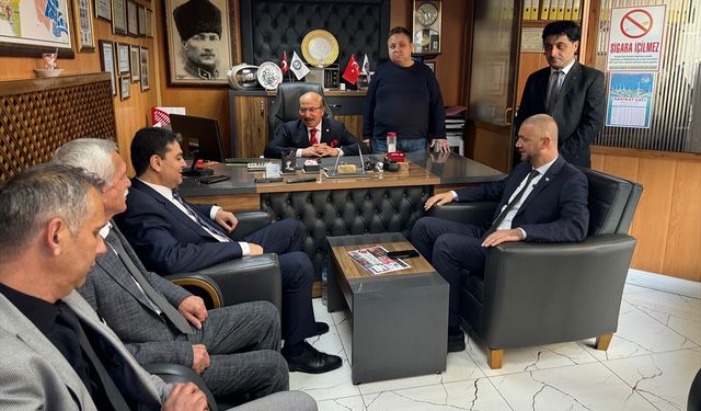 Demokrat Parti Genel Başkanı Uysal, Manisa'da esnafı ziyaret etti