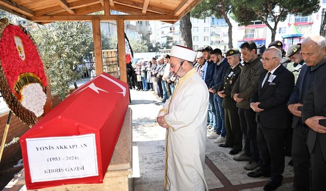 Salihli'de vefat eden Kıbrıs gazisi son yolculuğuna uğurlandı