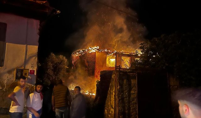 Aydın'da metruk binada çıkan yangın söndürüldü