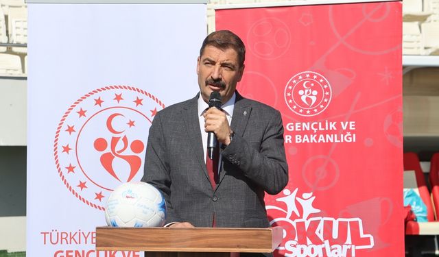 Okul sporlarında küçük erkekler futbol grup müsabakaları Kula’da başladı