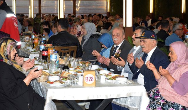 Turgutlu'da şehit aileleri ve gaziler için iftar düzenlendi