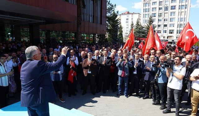 Başkan Büyükkılıç: “Kayserililerin hizmetkarı olmaya devam edeceğiz”