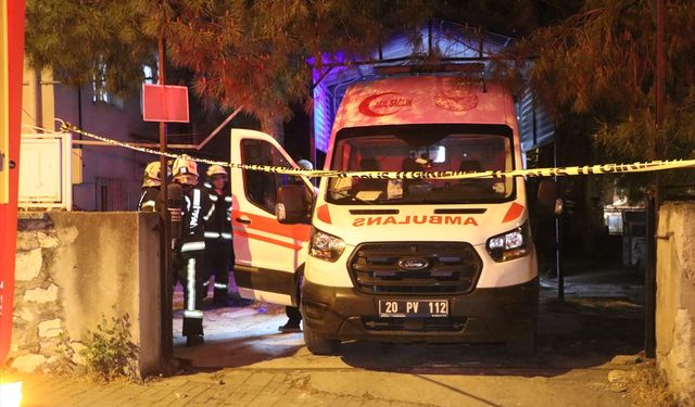 Denizli'de ambulansta oksijen tüpü parlamasında 2 görevli yaralandı