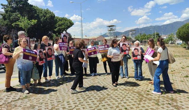 İzmir'de tartıştığı eşini bıçaklayarak öldüren sanığın yargılanmasına devam edildi