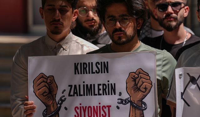 İzmir'de üniversite öğrencileri "Filistin nöbeti" başlattı