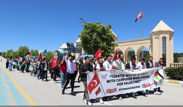 Kütahya Dumlupınar Üniversitesi öğrencileri Filistin'e destek için yürüdü