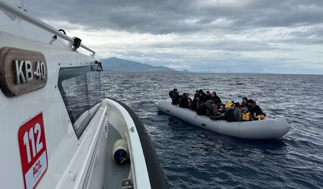 İzmir açıklarında 47 düzensiz göçmen kurtarıldı