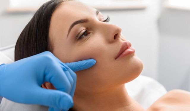 Yüz Germe Ameliyatı (Facelift) Nedir, Nasıl Yapılır?