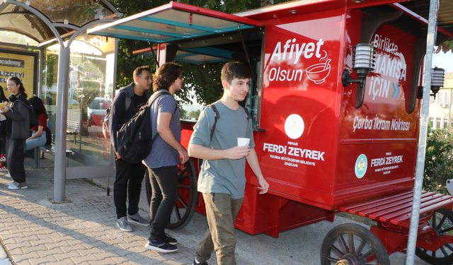 Manisa'da öğrencilere sıcak çorba ikramı başladı