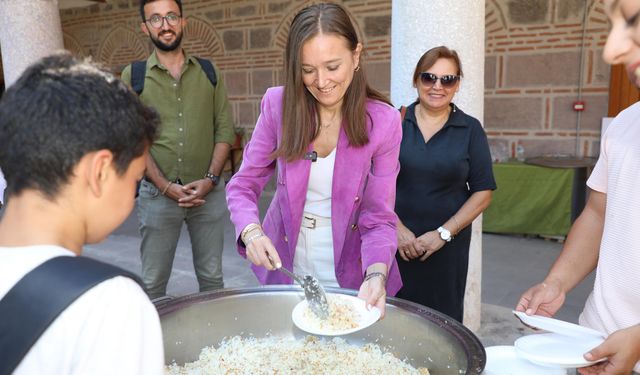 Başkan Durbay, “Çocuklar ile Manisa Tarihine Yolculuk” projesi kapsamında öğrencilerle buluştu