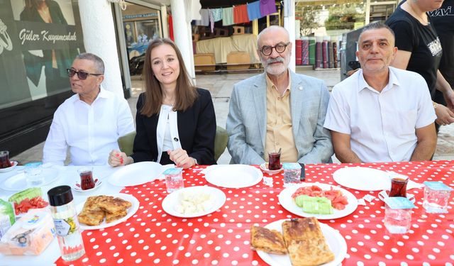 Başkan Durbay, Havuzlu Çarşı esnafıyla bir araya geldi