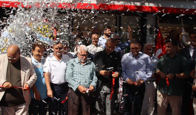 Hey Döner görkemli açılışla Manisa'da hizmete başladı