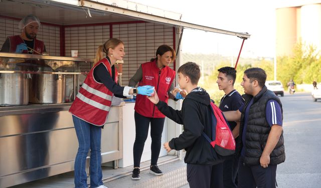 Akhisar’da öğrencilere sıcak dokunuş