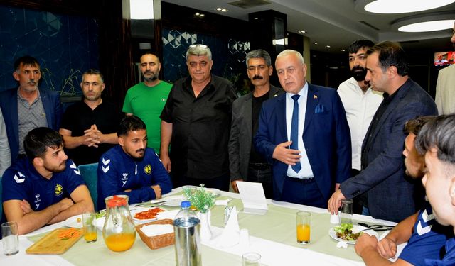 Manisa Celali Aşireti Derneği’nden Ağrıspor’a destek