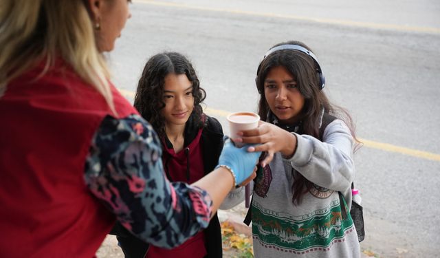 Akhisarlı öğrencilere sıcak dokunuş