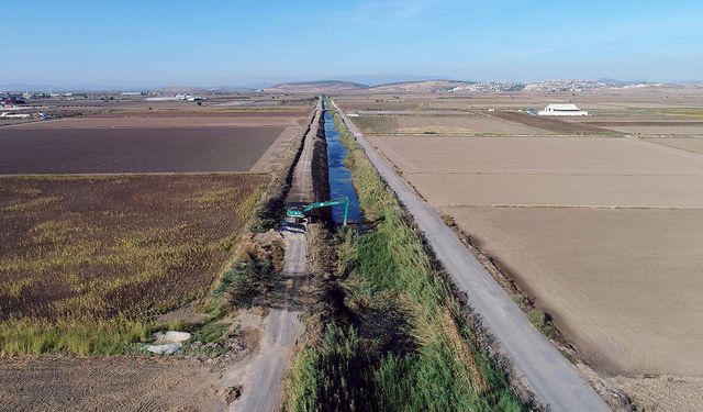 Ege'de Derelerden 4 Baraj Çıktı: DSİ, Taşkın Riskini Azaltmak İçin Yoğun Çalışmalarına Devam Ediyor