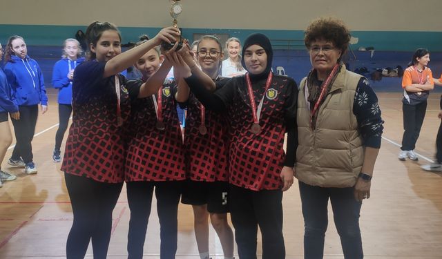 Manisa'da Okul Sporları Badminton İl Birinciliği Müsabakaları Sonuçlandı