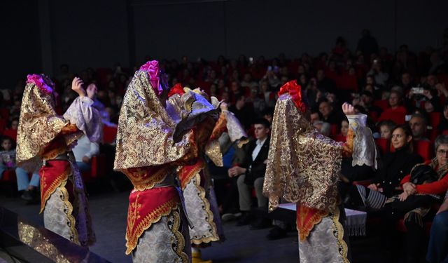 Manisa’da "Umut Veren Türküler" Konseri Büyük İlgi Gördü