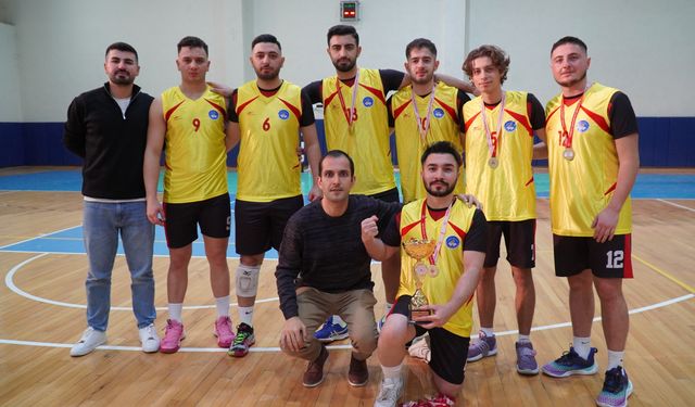 Yurt Lig Voleybol ve Futsal Erkekler Müsabakaları Manisa’da Sona Erdi