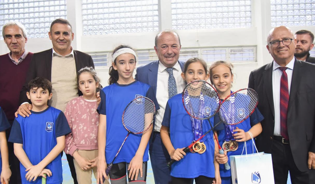 Yunusemre'de başarılı badmintonculara tebrik ziyareti