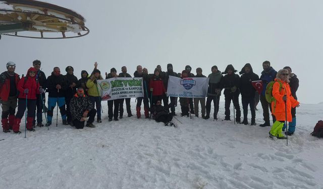 Soma Doğa Sporları Kulübü, Bozdağ’da Zirve Tırmanışı Düzenledi