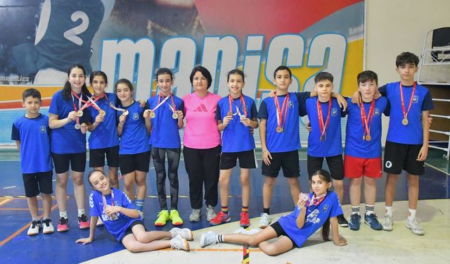 Yunusemre Belediyespor Badmintoncuları, 15 Yaş Altı İl Şampiyonasında Fırtına Gibi Esti