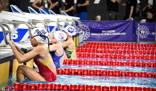 Yunusemreli Yüzücüler Balıkesir’de Göğsümüzü Kabarttı
