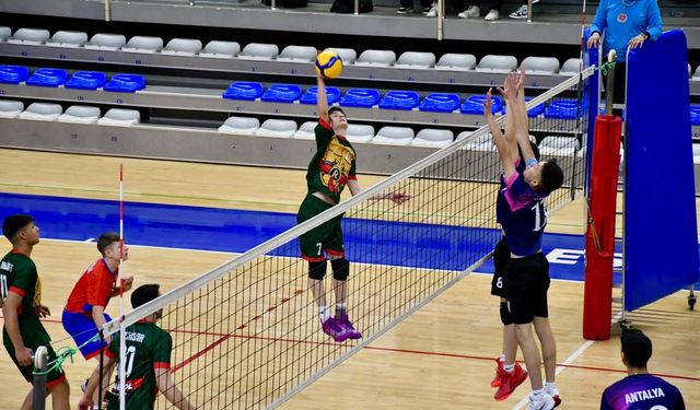 Akhisar İlçe Spor Kulübü Erkek Voleybol Takımı Türkiye Finallerinde